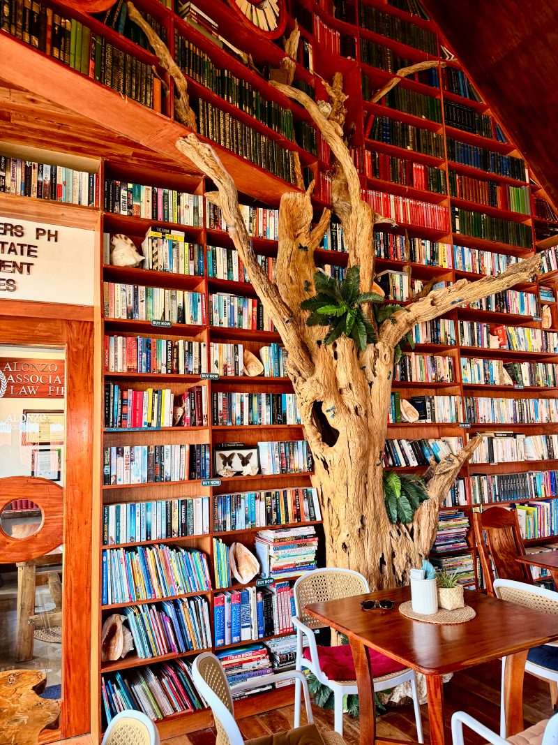 Luna Libro Cafe in San Juan, Siquijor.